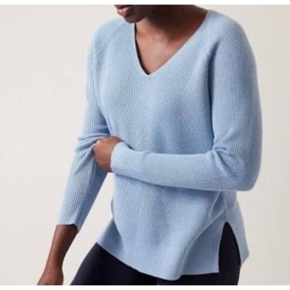 Extra Fine Merino Wool Blend Athleta Hanover V Neck Sweater XS Dusty Blue